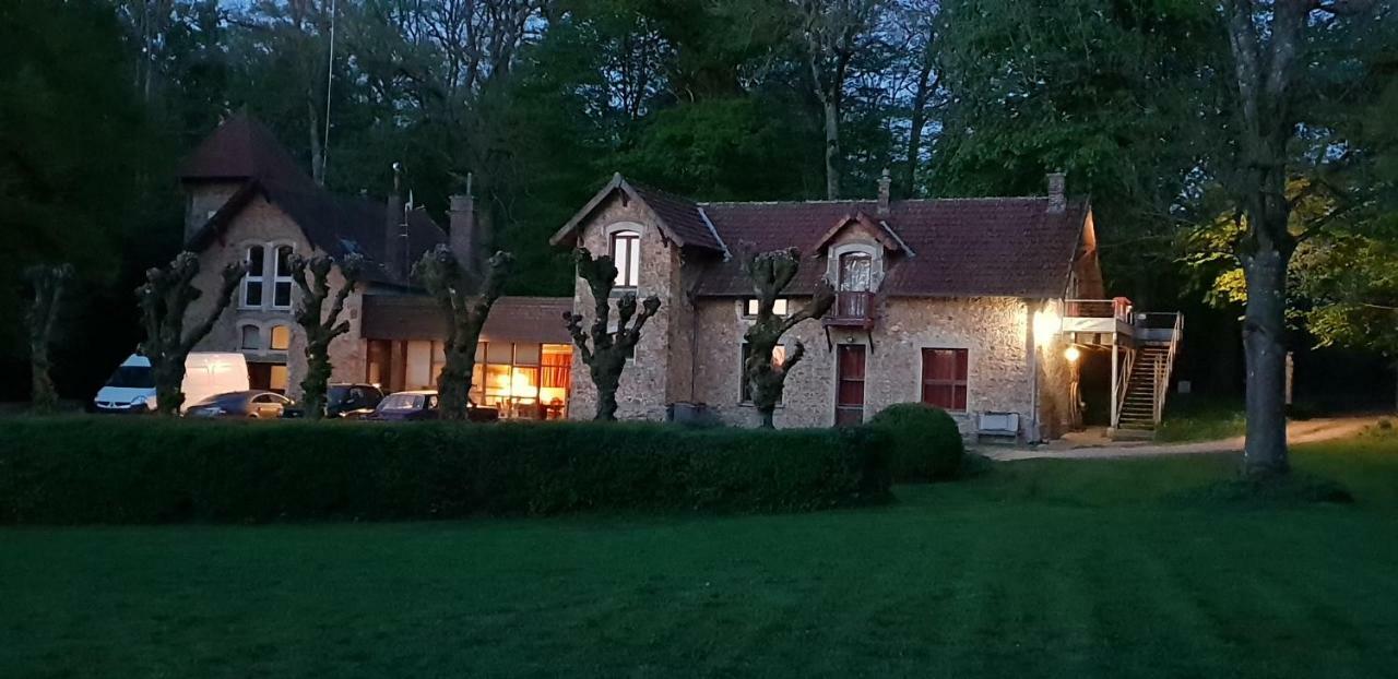 Gite Dans Un Domaine Historique Chevreuse Ngoại thất bức ảnh